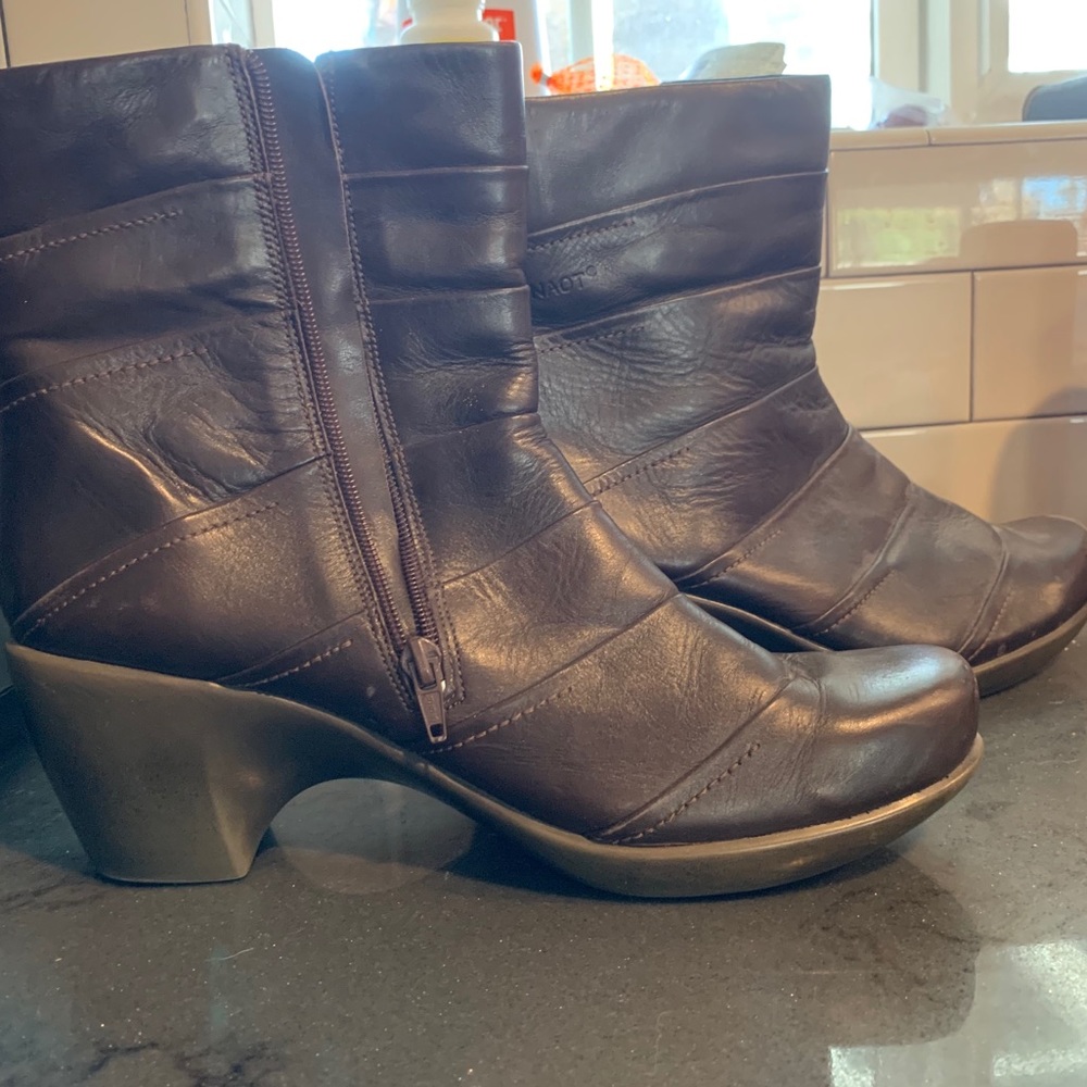 Naot brown leather